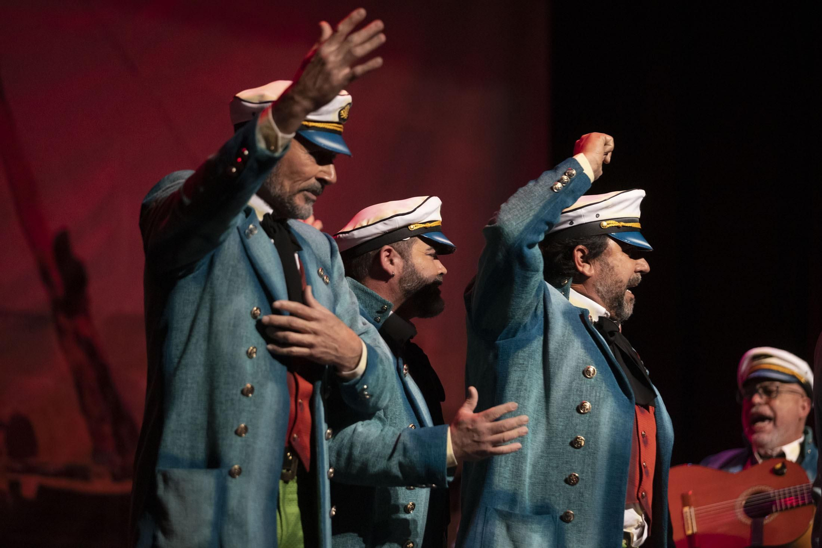 Imágenes de la actuación de la comparsa de Punta Umbría 'El último romántico' en el Carnaval Colombino