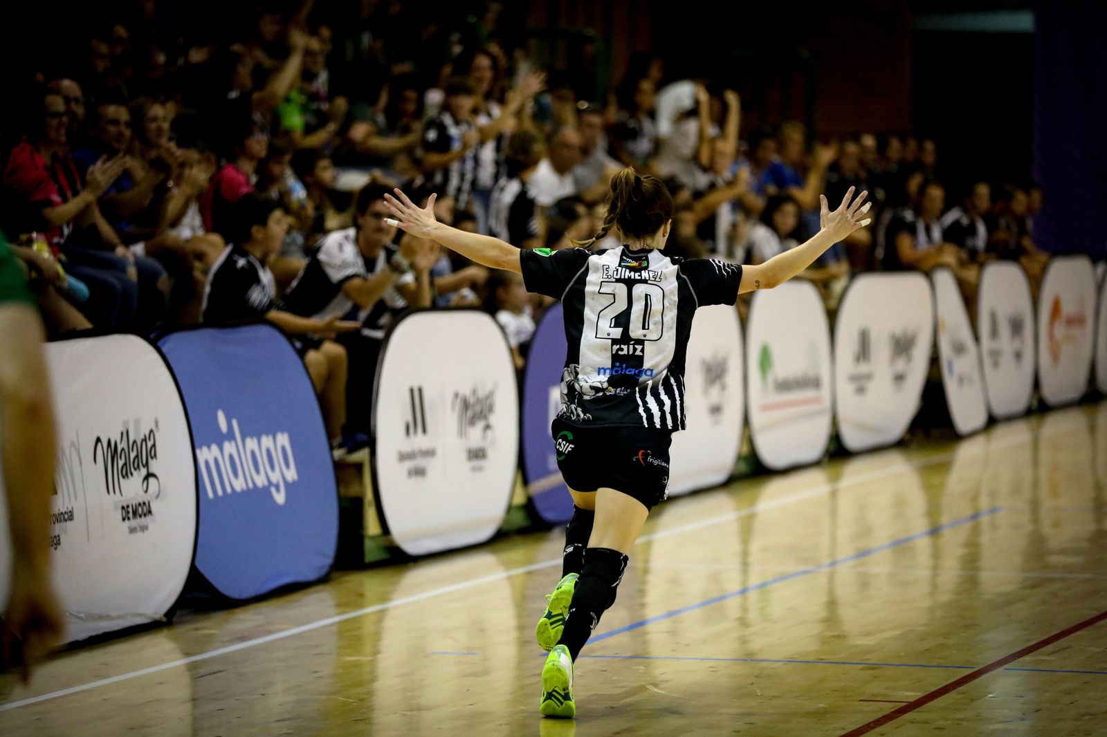 Espe López celebra un gol.