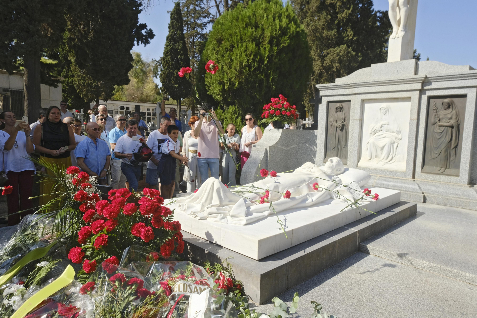 Córdoba recuerda a Manolete en el 75 aniversario de su muerte, en imágenes
