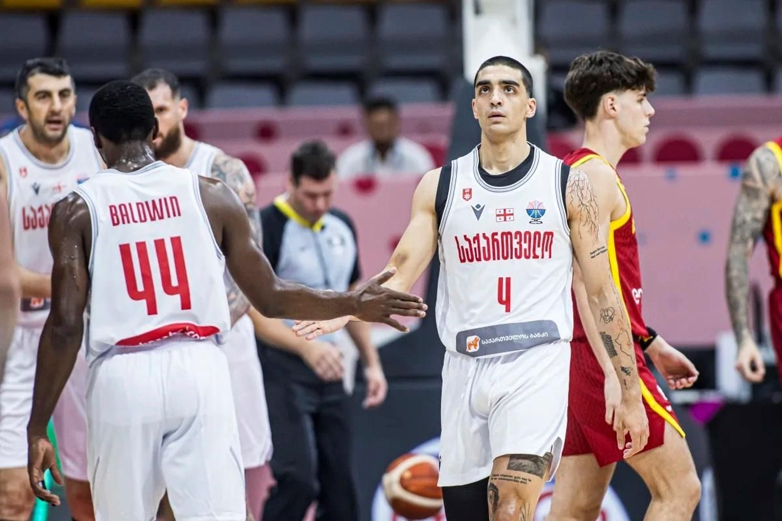 Saint-Supéry y España se estrenan con derrota en el Eurobasket 2025