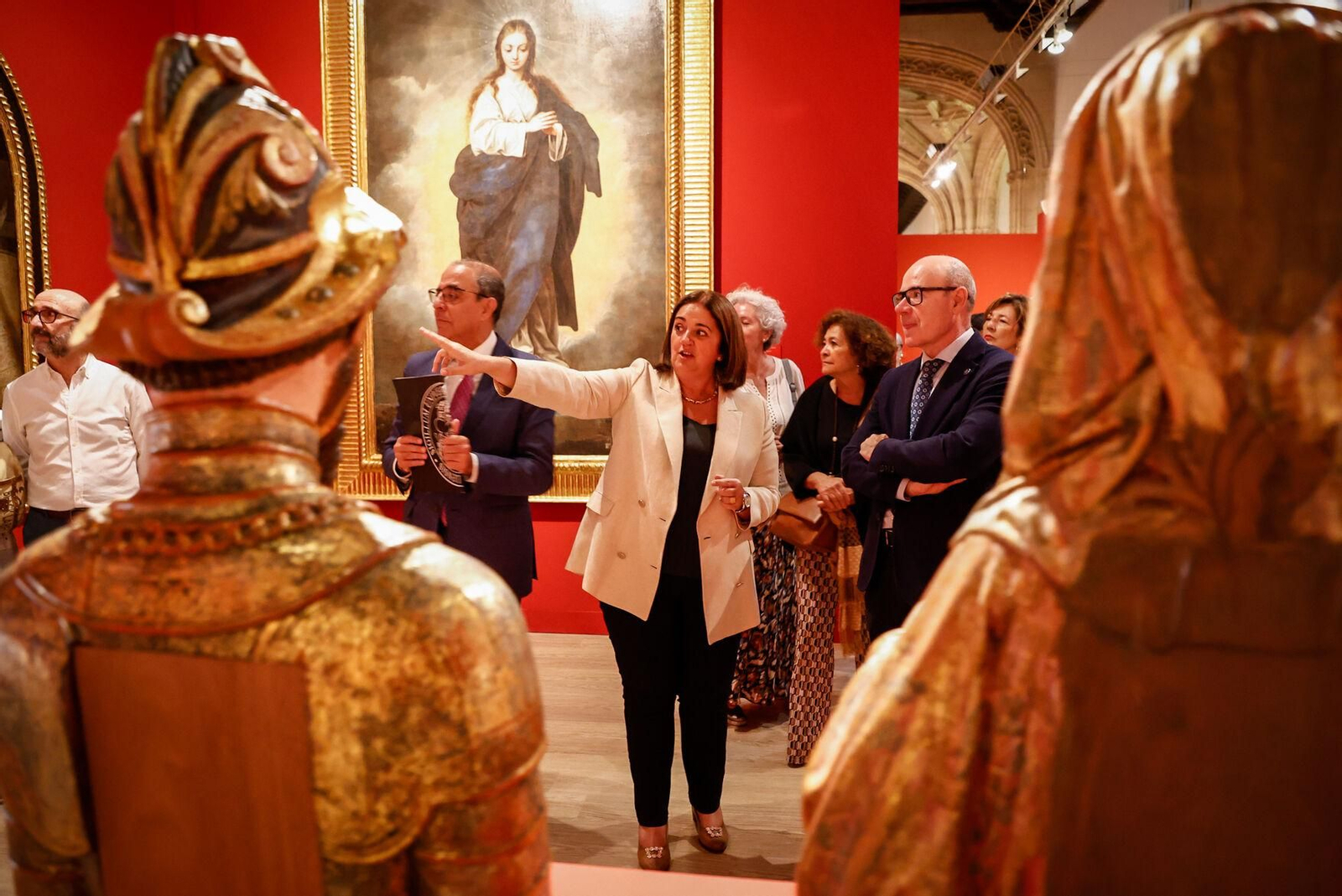 Varias autoridades en la inauguración de la exposición.