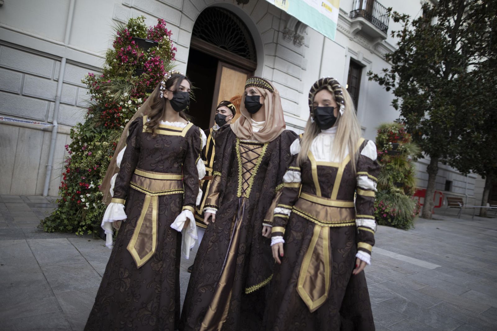 Fotos: el homenaje del quinto centenario del traslado de los restos de los Reyes Católicos
