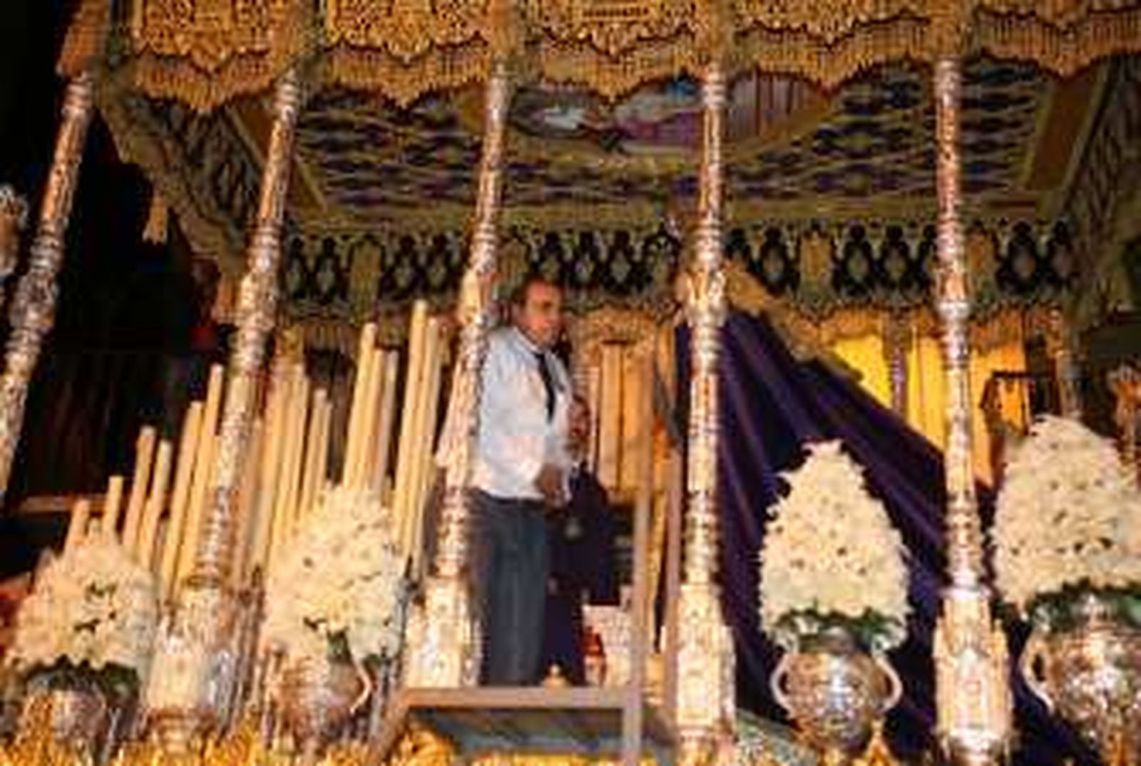 El palio de Gracia no aguantó