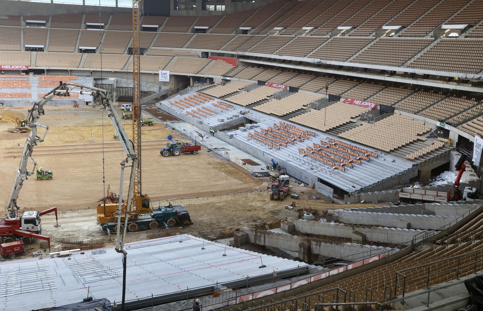 Visita del presidente de la R Federación Española de Fútbol a las obras del  Estadio de La Cartuja