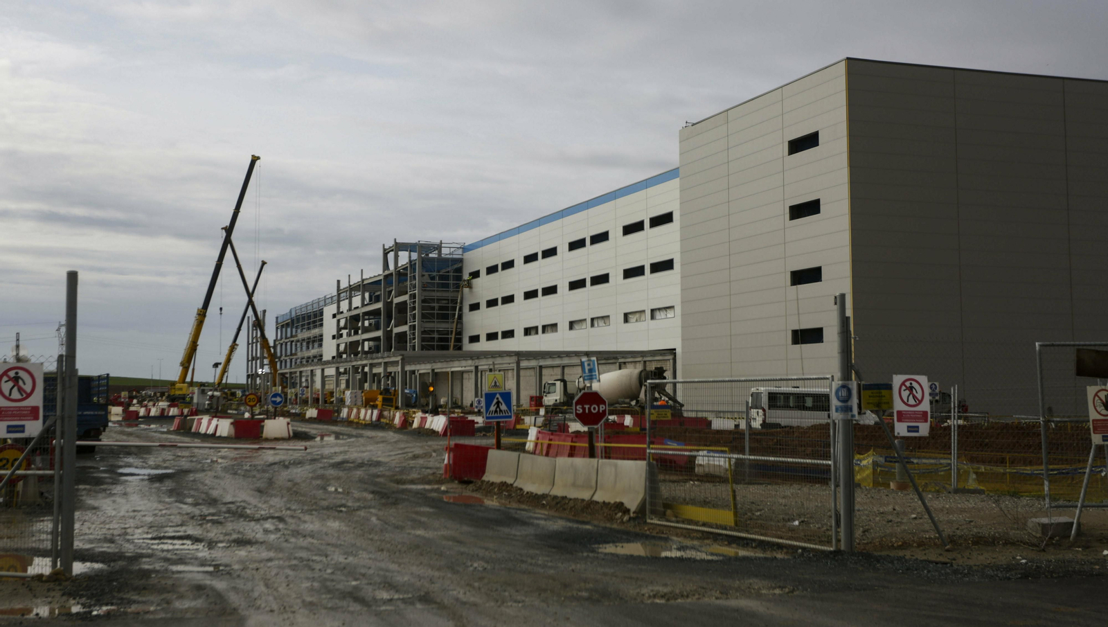 La nave, de cuatro plantas y 192.000 metros cuadrados, ya en una fase avanzada de construcción.