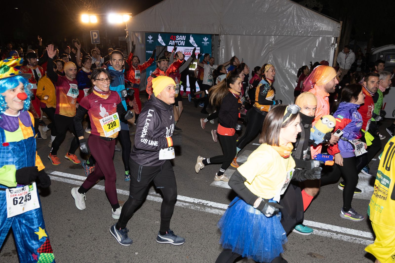 Encuéntrate en la salida de la Carrera de San Antón 2026, en imágenes (3)