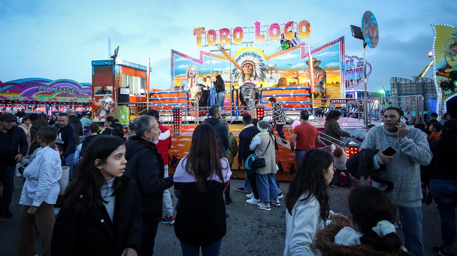 Lleno absoluto en el parque de atracciones de Jerez