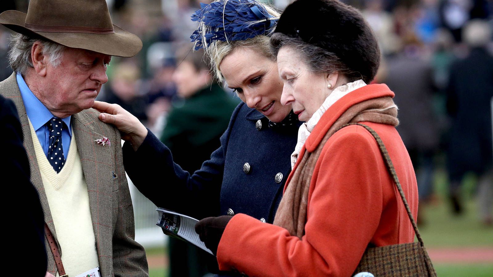 Ana, su hija Zara y Andrew Parker-Bowles, ex marido de Camilla y uno de los supuestos amantes de la princesa.