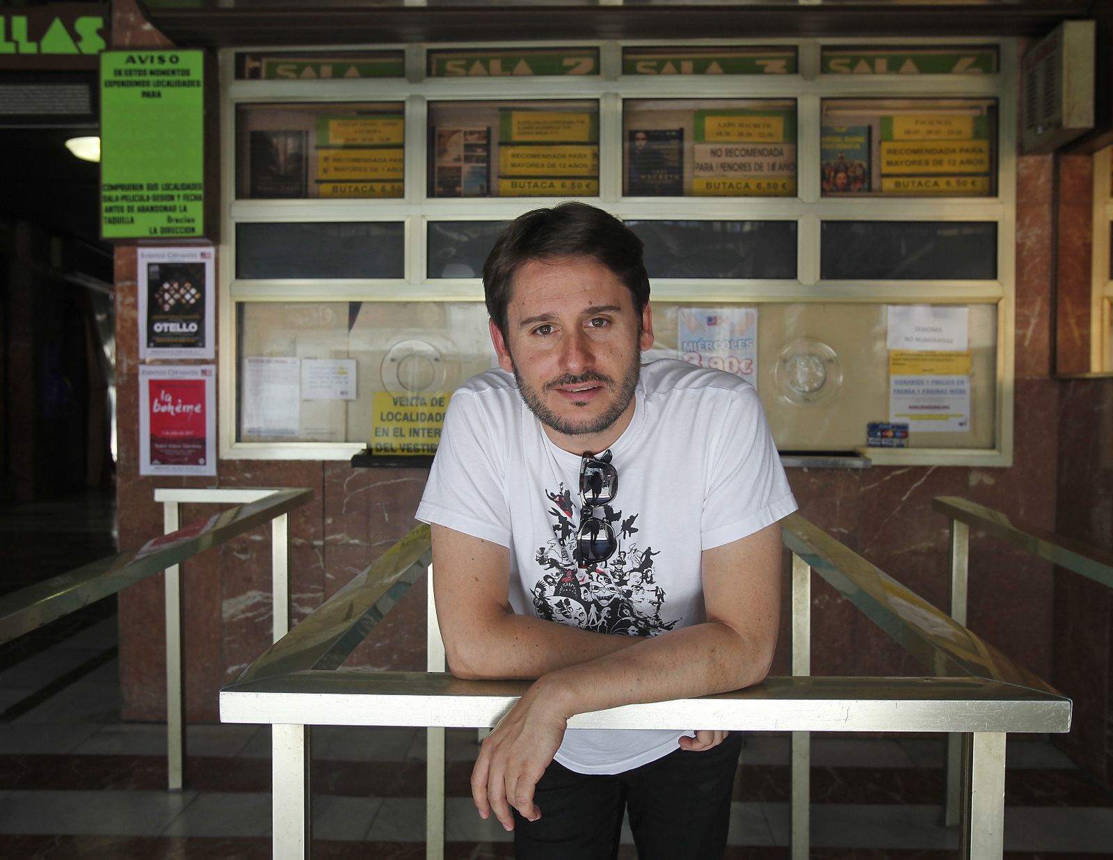 Andrés Valverde, junto a las taquillas del Alameda Multicines, que abrió en 1977, el mismo año que la saga cinematográfica 'Star Wars'.