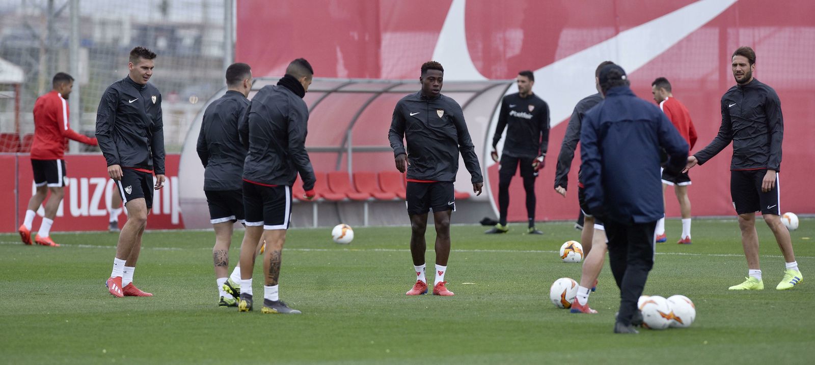 El Sevilla FC necesita despejar dudas esta tarde ante el Slavia de Praga.