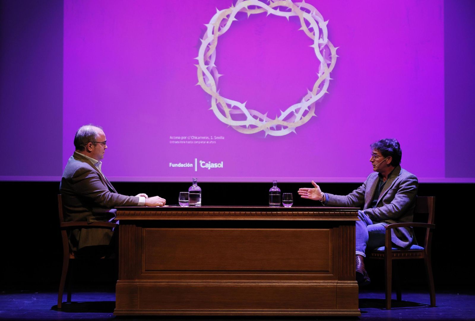 Las imágenes de la tertulia "Dialogos de Cuaresma"