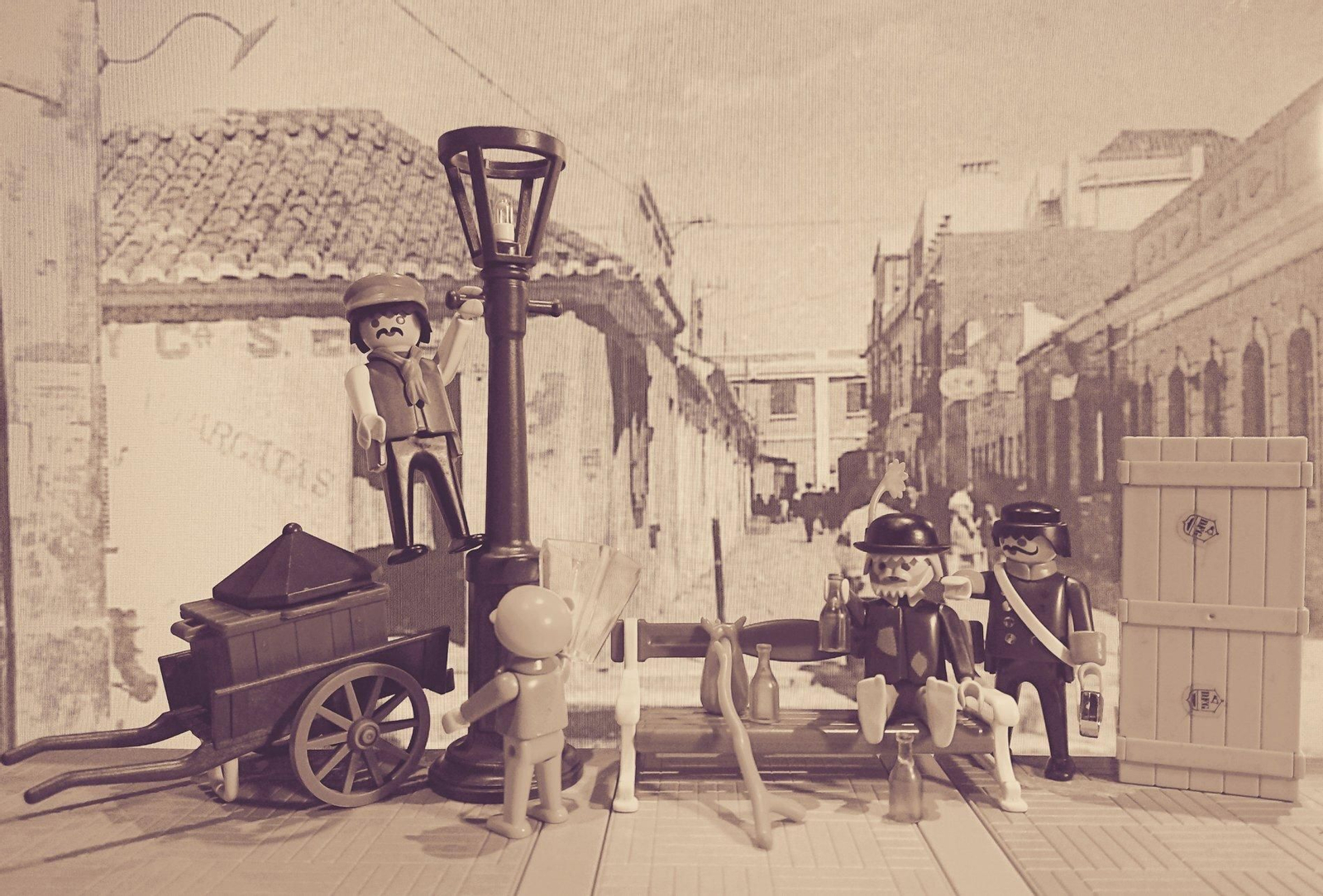 La historia de La Línea, a través de figuras de Playmobil