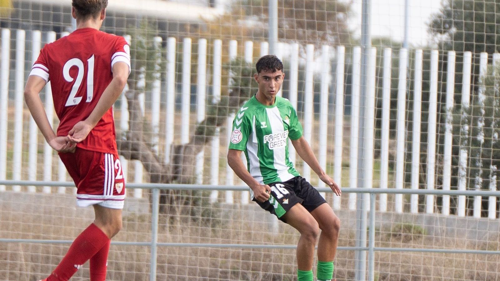 Un lance del encuentro de juveniles entre el Betis y el Sevilla.