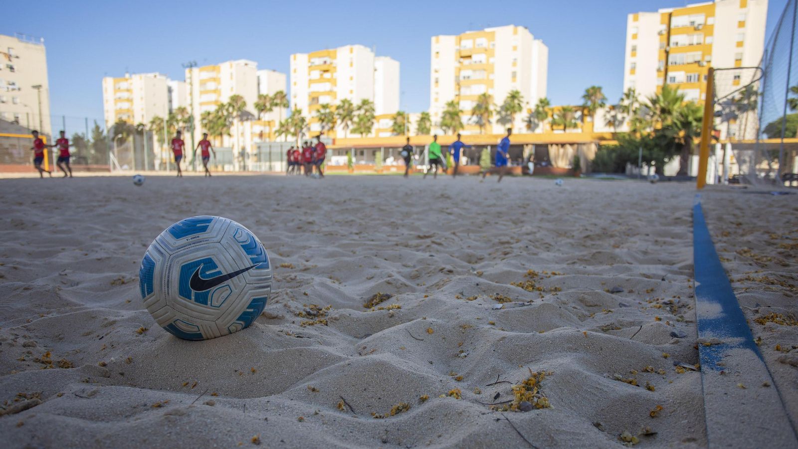 El campo de fútbol playa.