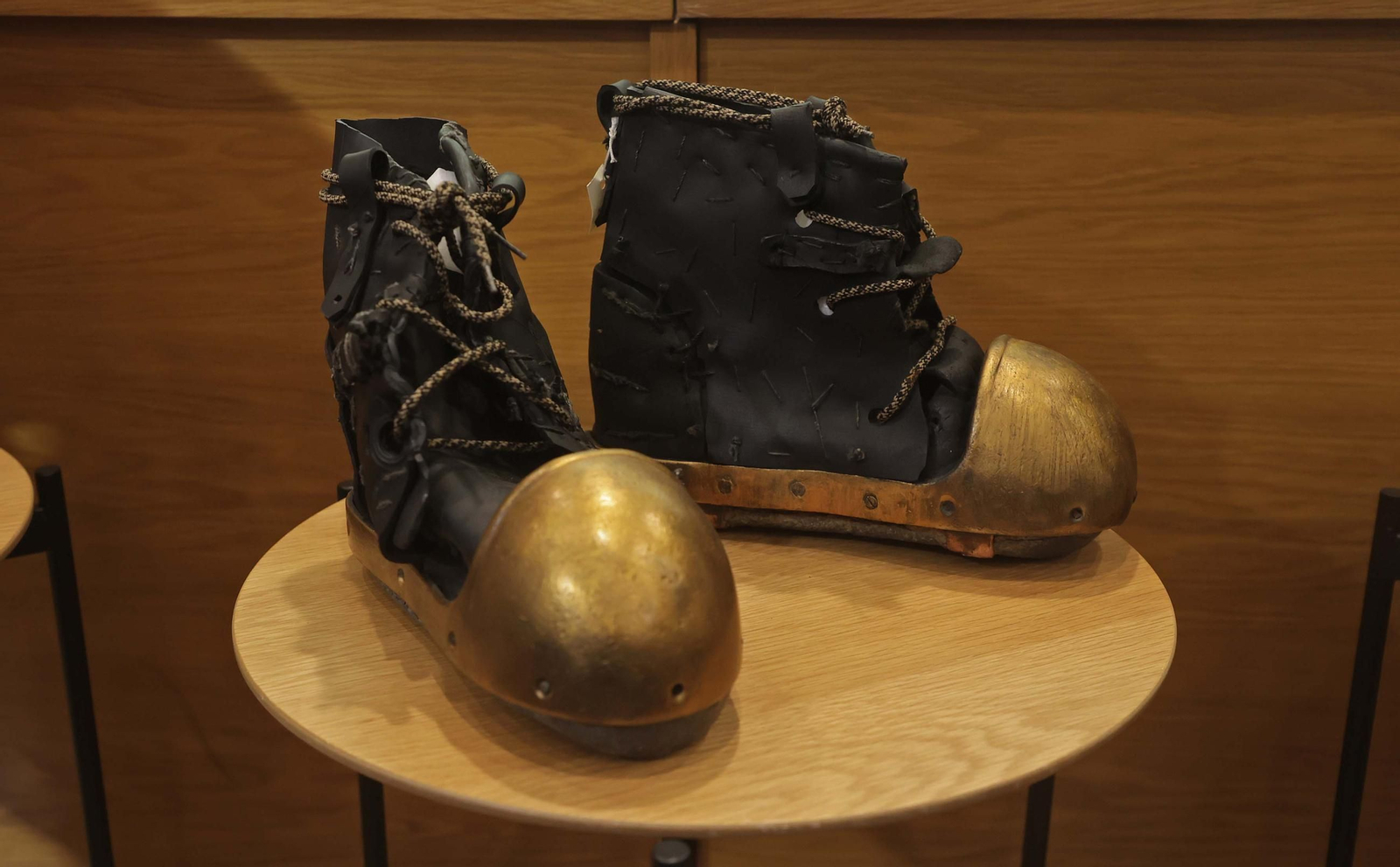 Fotos de la restauración de un traje clásico de buzo de la primera mitad del siglo XX en Algeciras