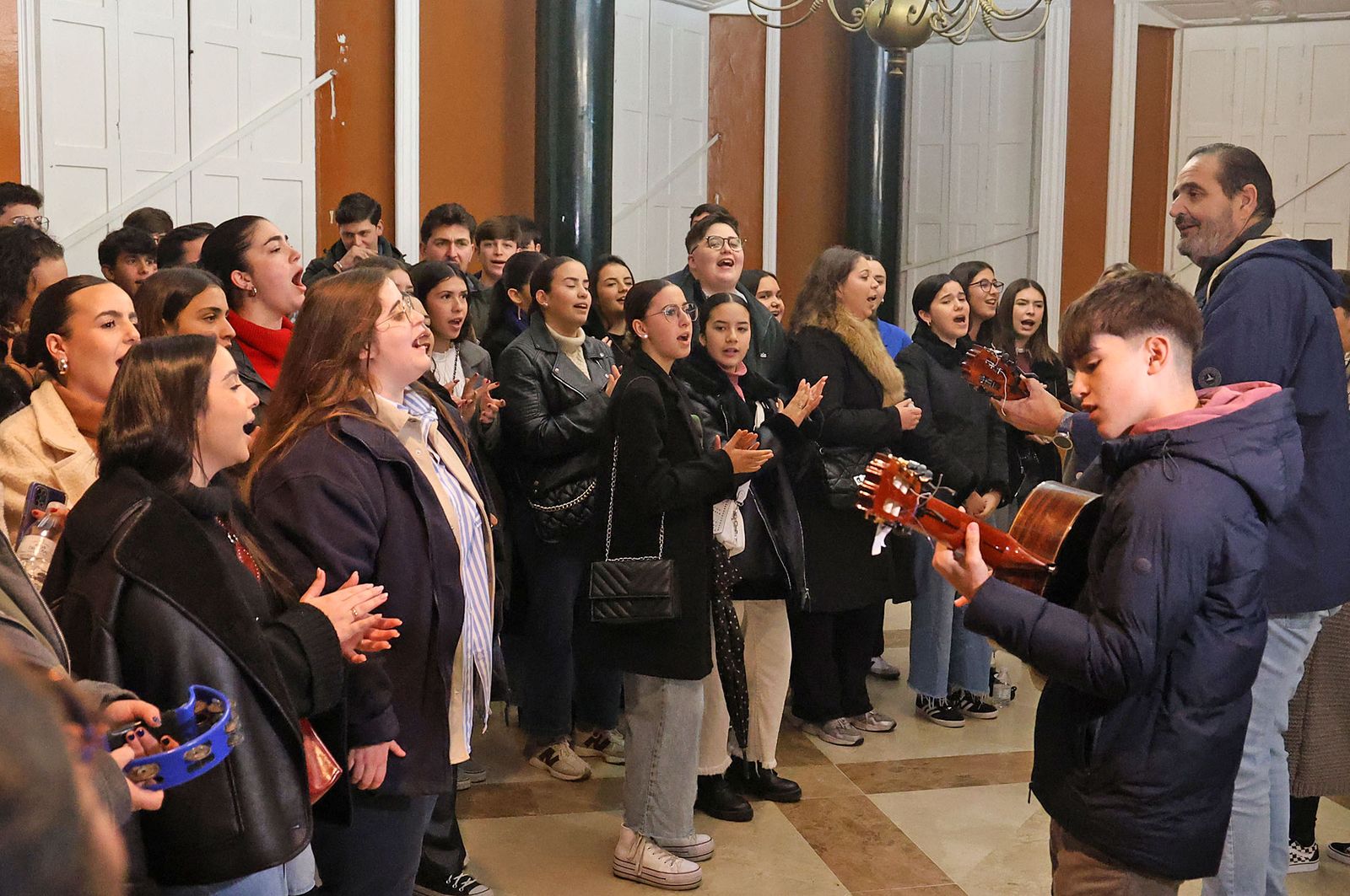 Reyes Magos de Huelva 2025: Imágenes de la visita a la Residencia María Nazaret