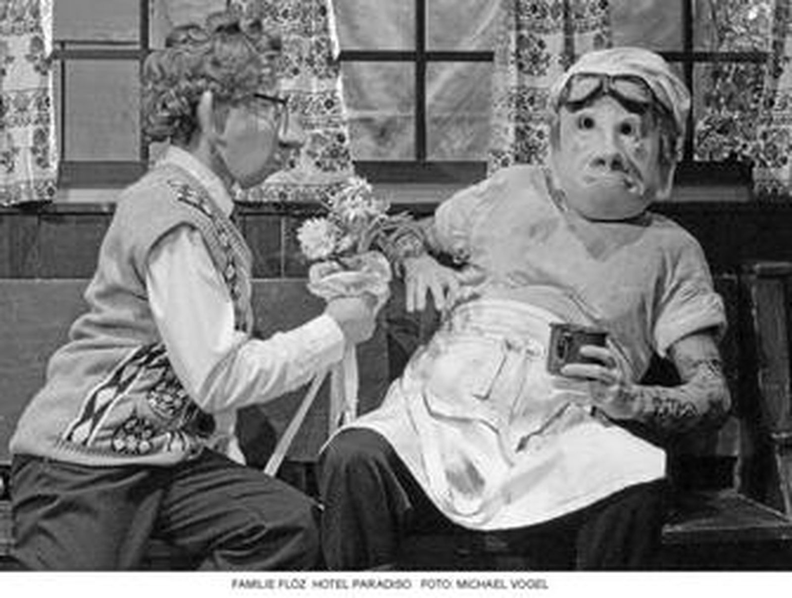 Dos de los personajes del 'Hotel Paradiso' de Familie Flöz.
