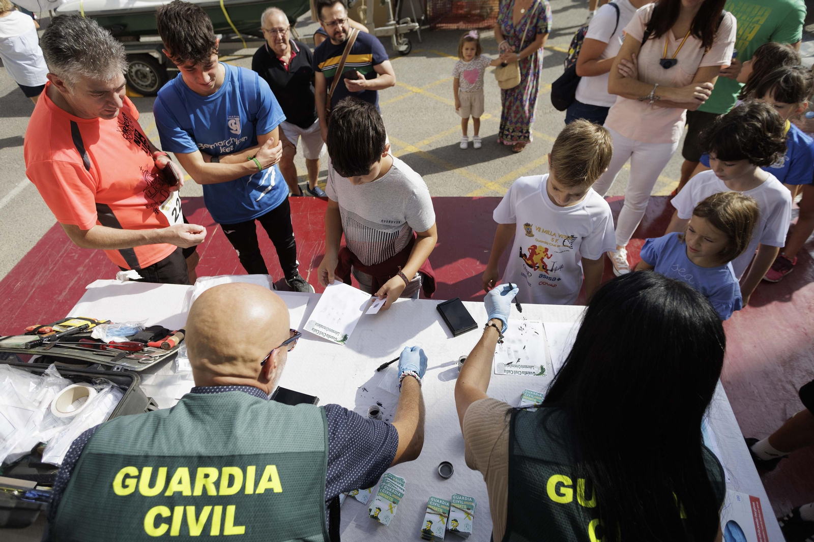 Todas las imágenes de la Jornada de Puertas Abiertas en la Guardia Civil de Cádiz