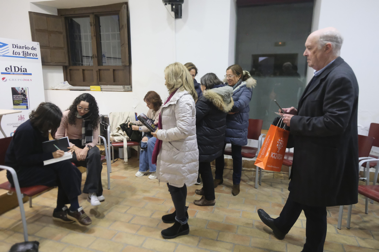 Las imágenes de la presentación de la obra ‘Historias de mujeres casadas’ de Cristina Campos en Córdoba