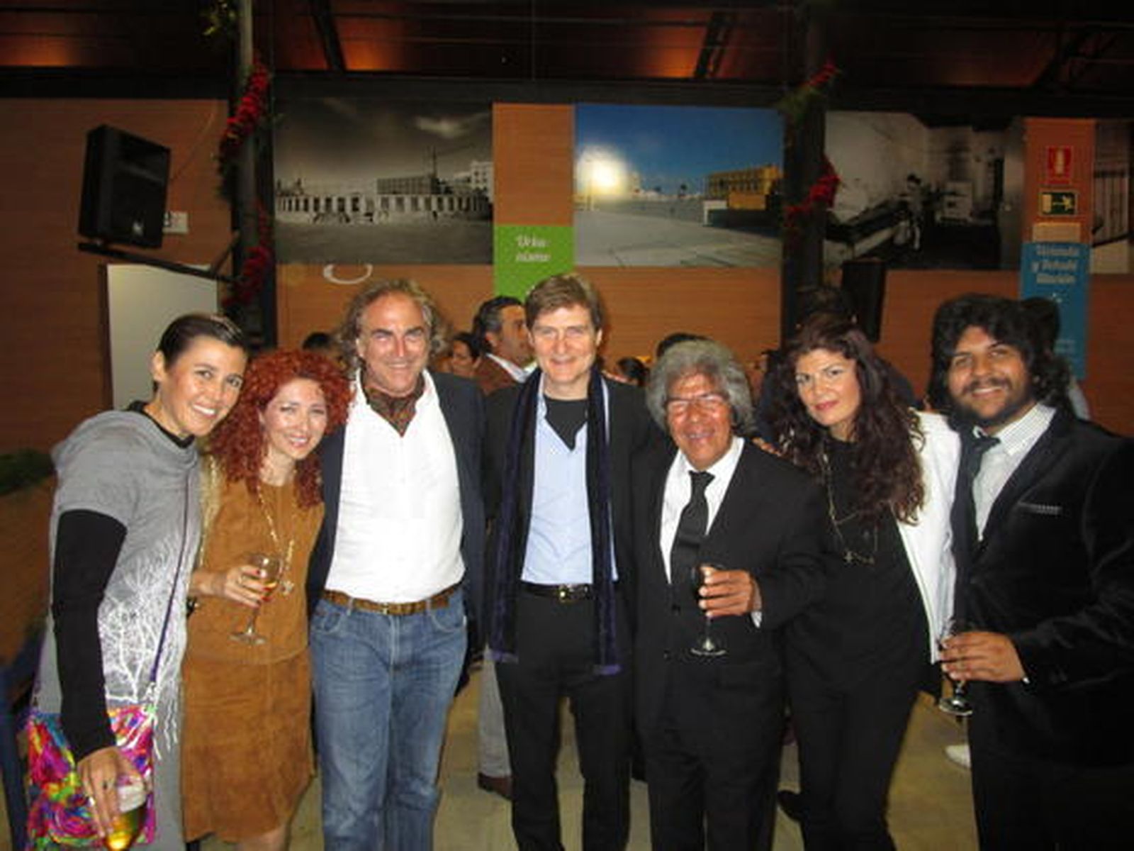 Triqui Pereyra, Maribel Verdugo, El Selu, Tim Ries, Racancapino, Anabel Rivera y Rancapino chico, durante el festejo del cumpleaños.  Foto: Ignacio Casas de Ciria