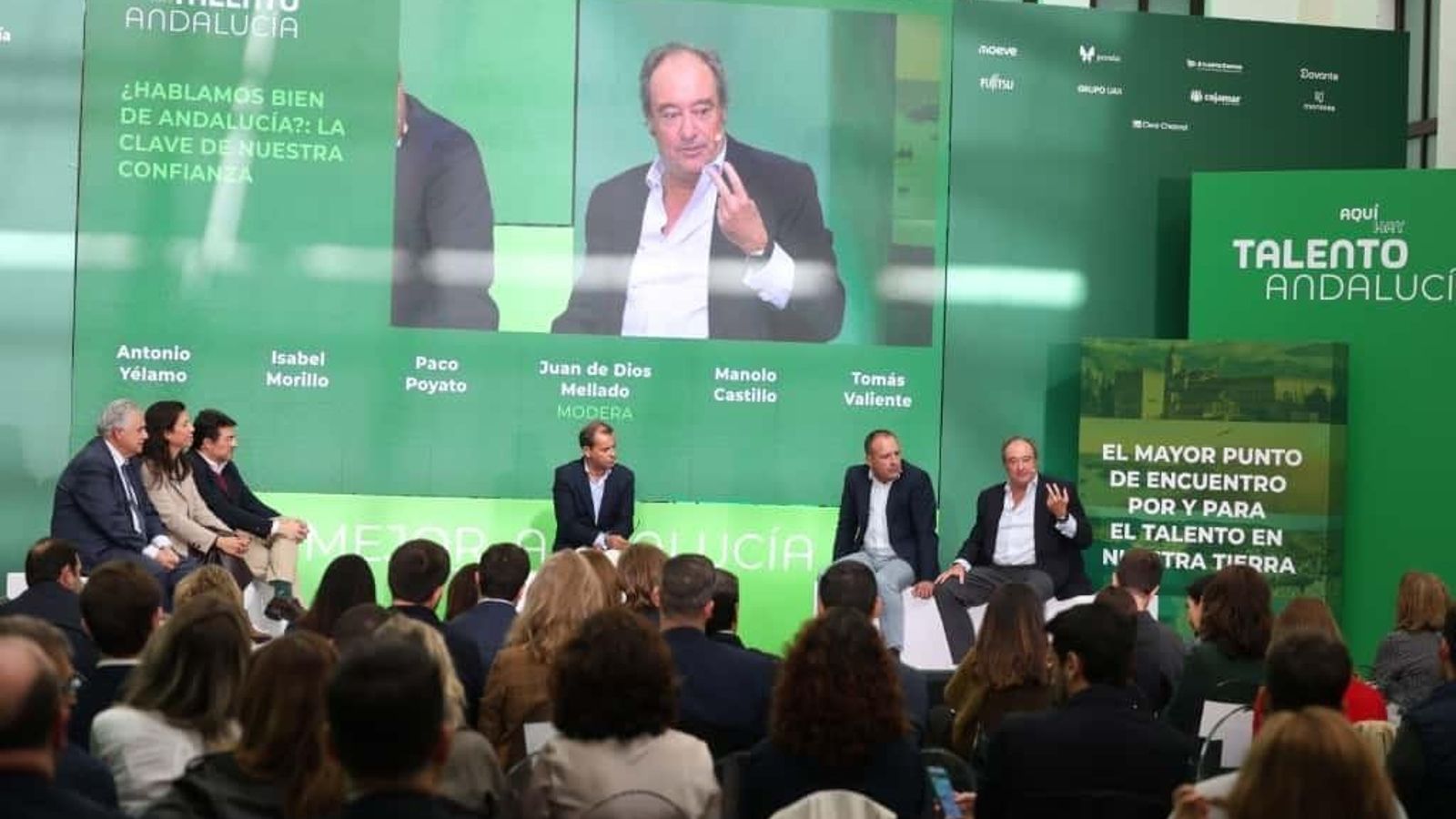 Antonio Yélamo, delegado de Prisa Media Andalucía; Isabel Morillo, directora del Correo de Andalucía; Paco Poyato, director de ABC Córdoba (Vocento); Manolo Castillo, director del Diario Sur; y Tomás Valiente, director del Grupo Joly Andalucía