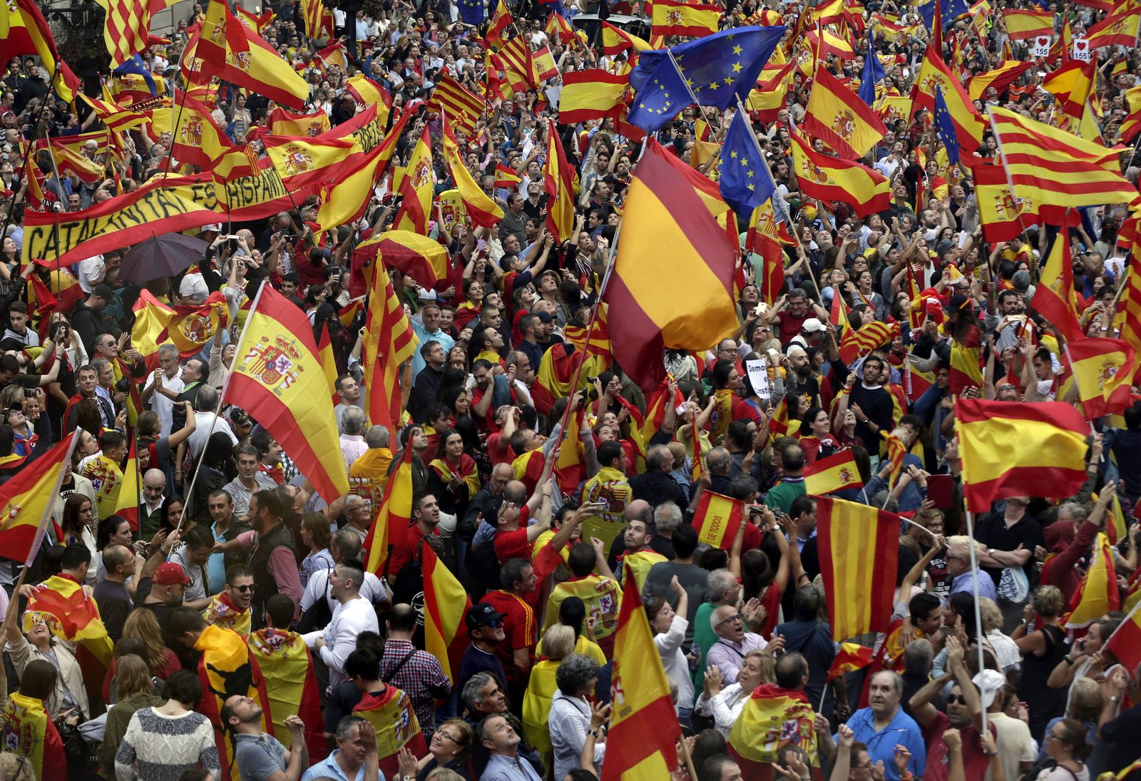 La marcha por la "unidad de España" en Barcelona, en imágenes