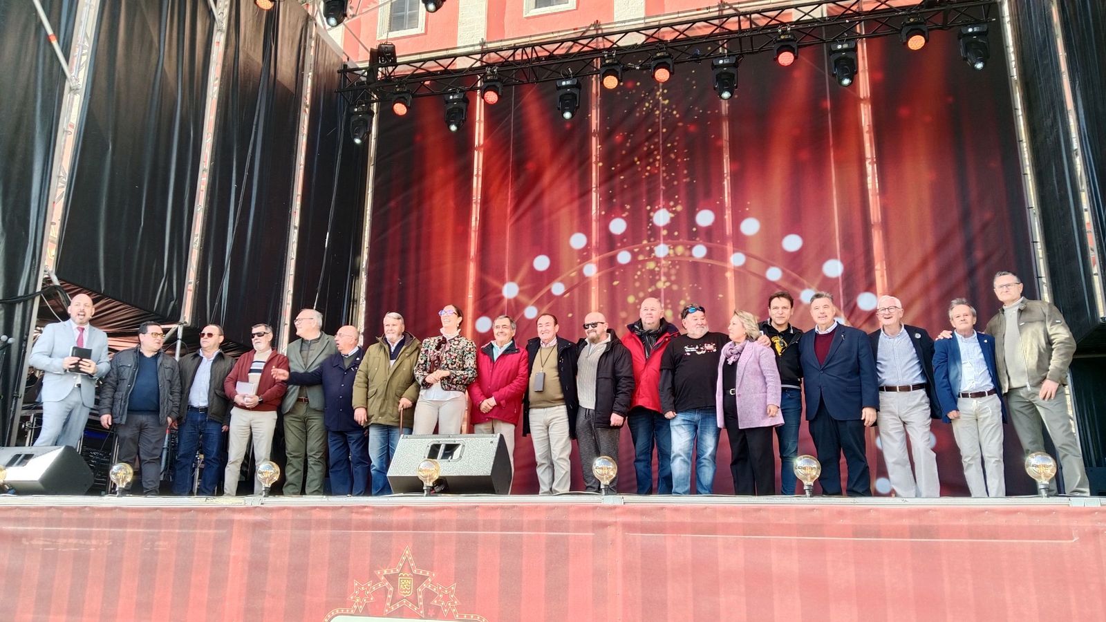 Carnaval 2026 en San Fernando: las peñas entregan sus reconocimientos para abrir la fiesta en la plaza del Rey