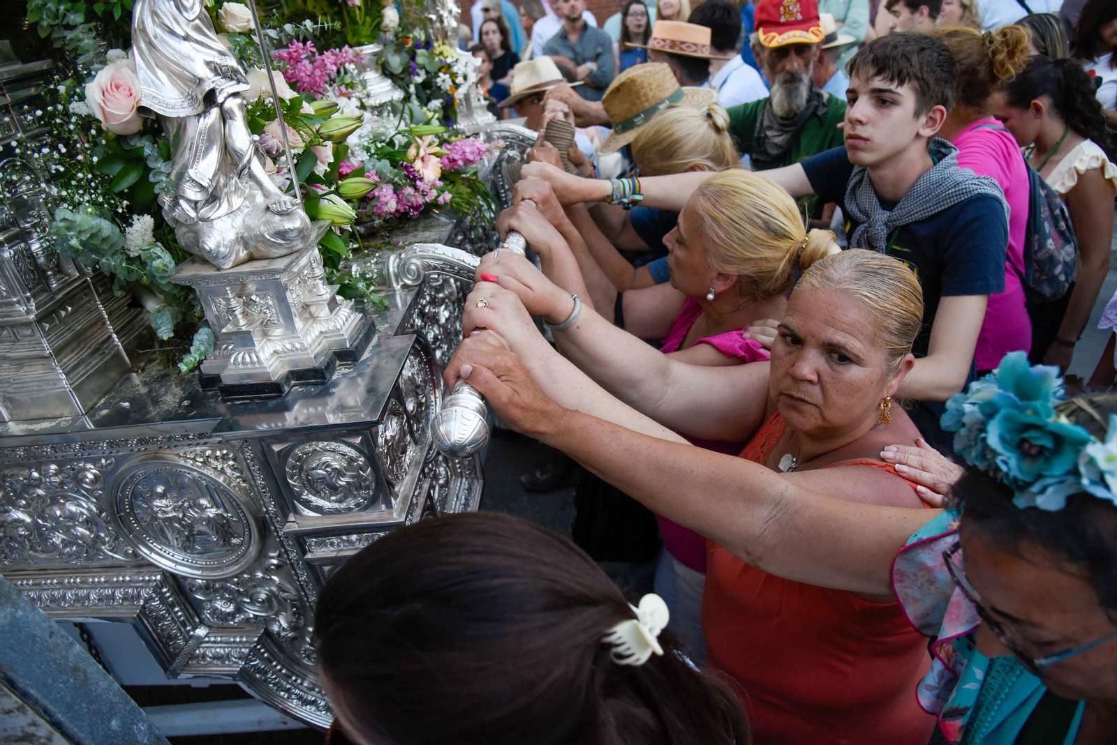 Llegada de la Hermandad del Rocío de Triana 2025 a Sevilla