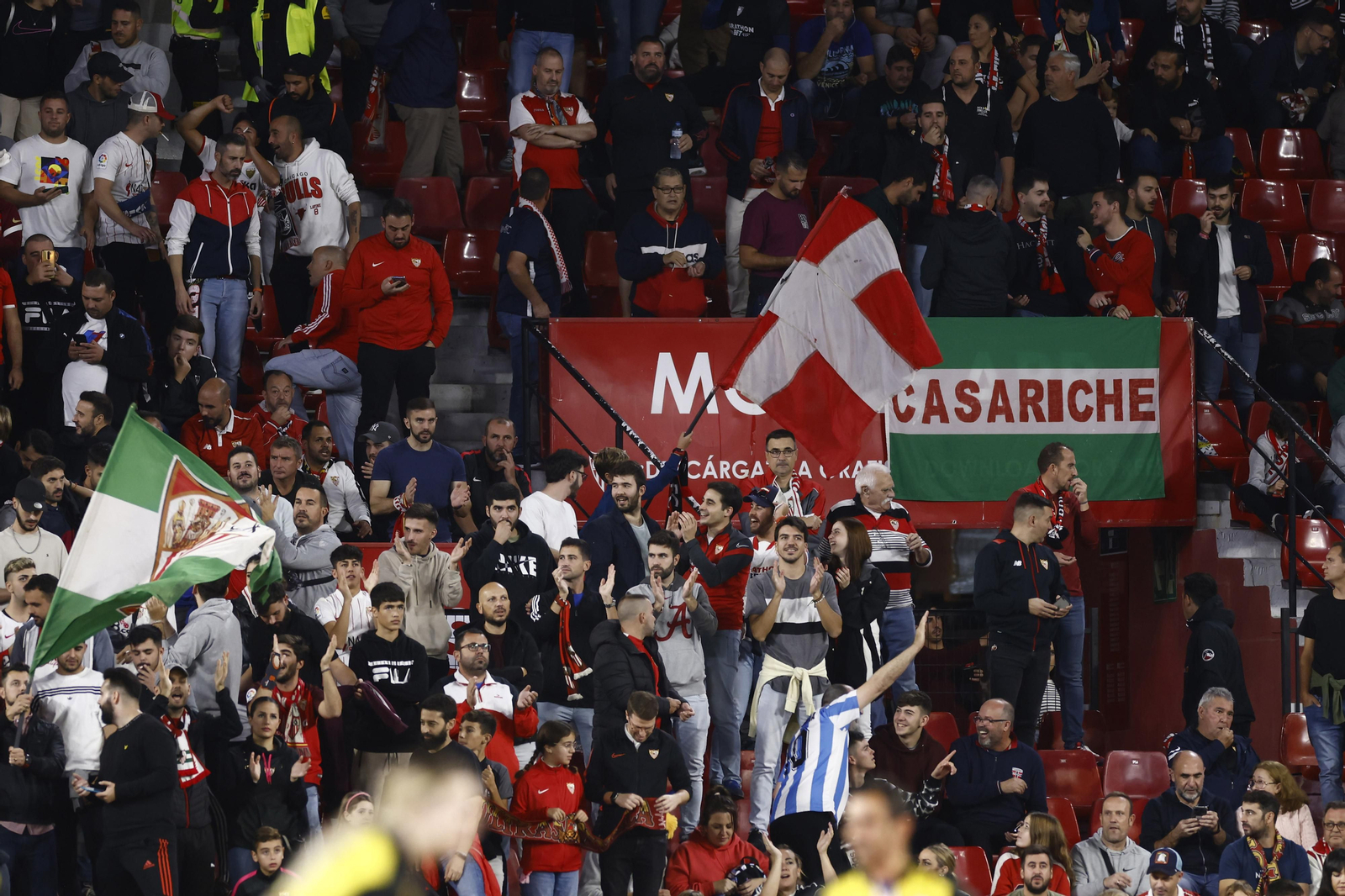 Búscate en las fotos del Sevilla FC-Real Sociedad