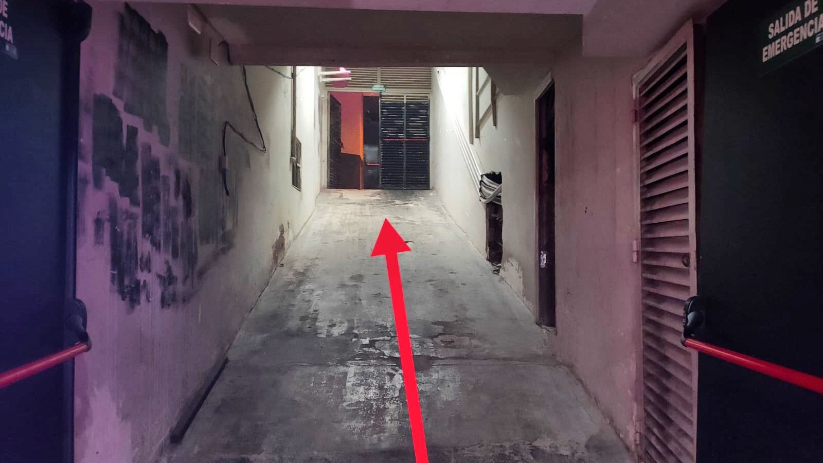 Clausuran una discoteca en Granada