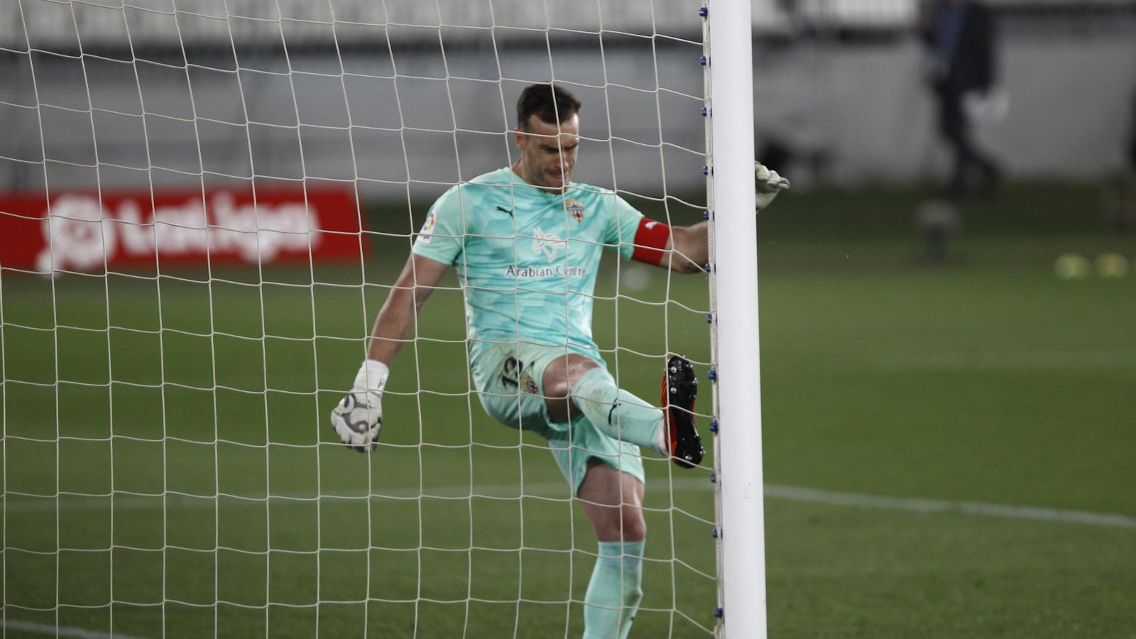 Fernando la paga con el poste tras encajar el 0-1 ante el Rayo