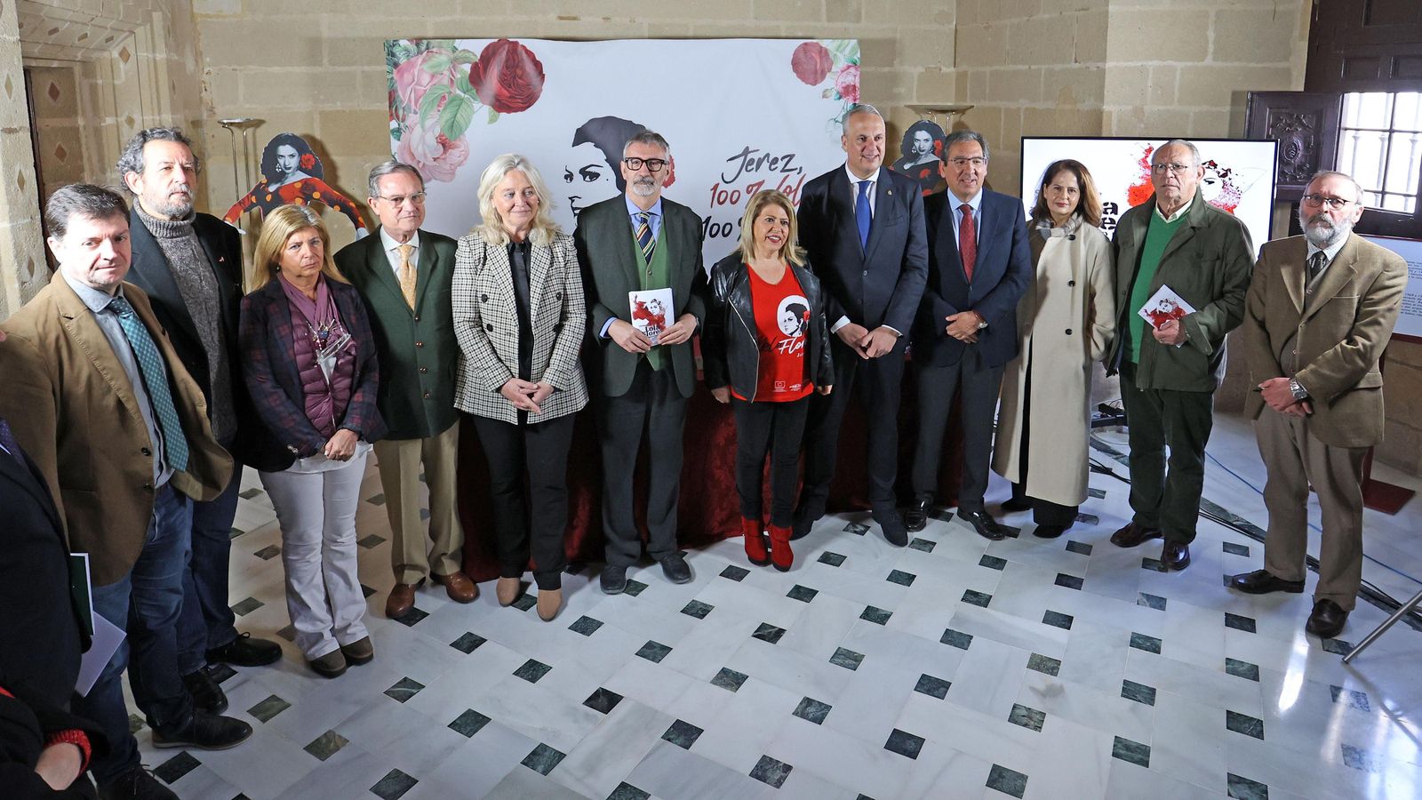 Foto de familia del acto celebrado en el Ayuntamiento.