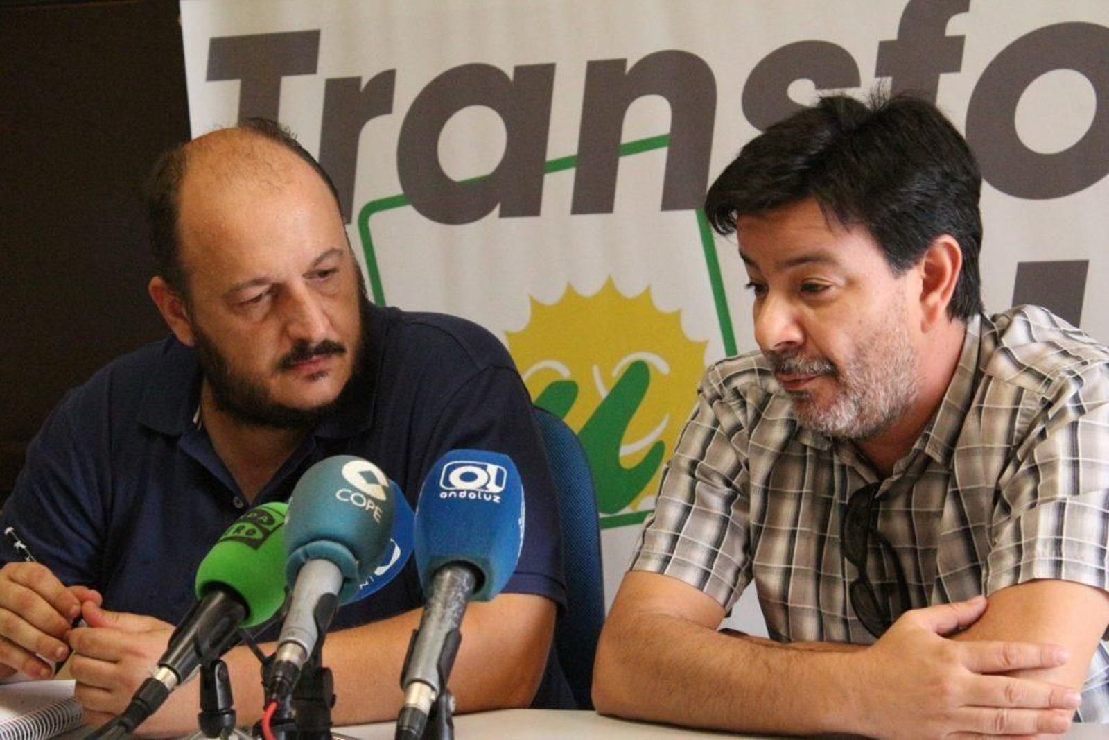 Raúl Ruiz-Berdejo y Domingo Pedro García en la sede de IU