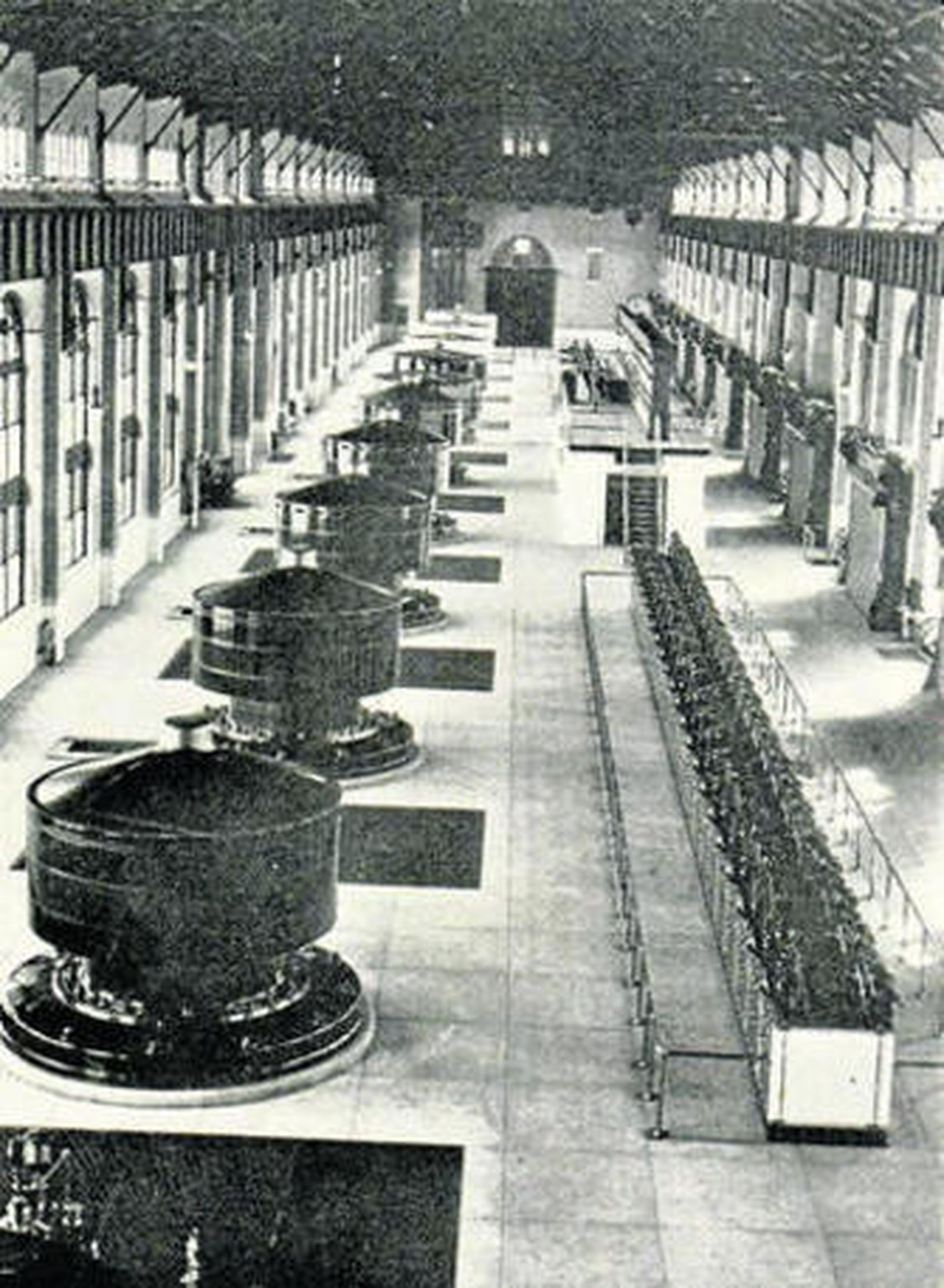 Imagen de turbinas de una central hidroeléctrica de la exposición 'Faraday'.