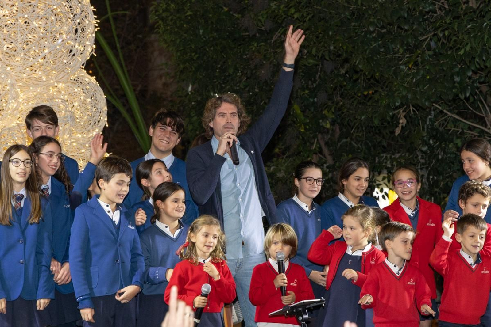 Jaén enciende su Navidad con sus habitantes echados a la calle