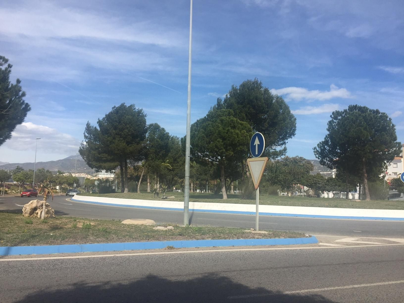 La rotonda de El Tomillar, que une Vélez-Málaga y Torre del Mar.
