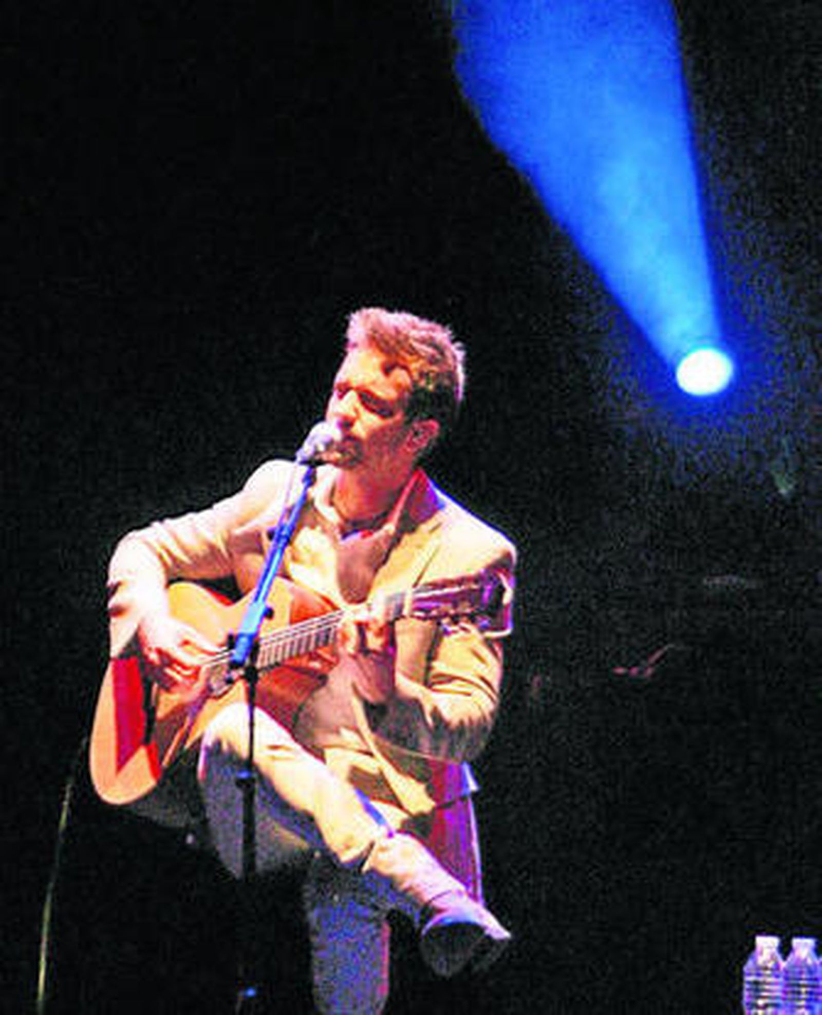 Pablo Alborán, el pasado domingo, durante su concierto en el Villamarta.
