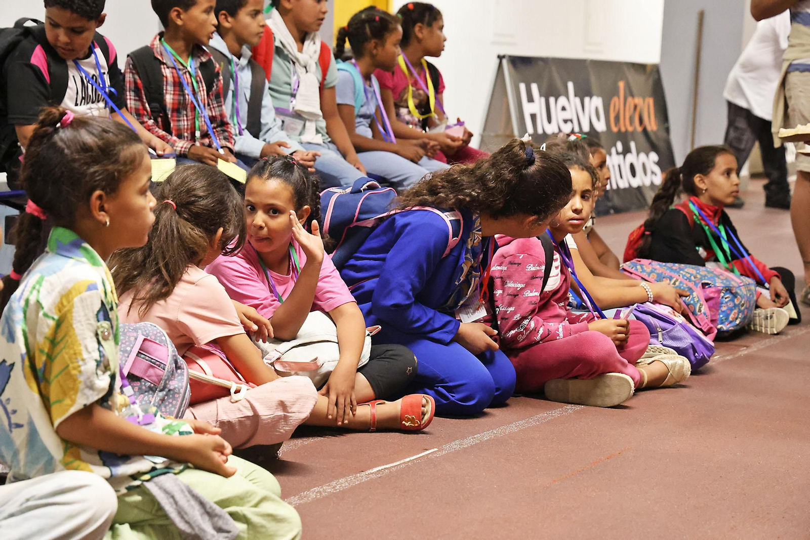 Imágenes del recibimiento a los  niños procedentes de los campamentos saharauis que pasarán sus vacaciones en Huelva