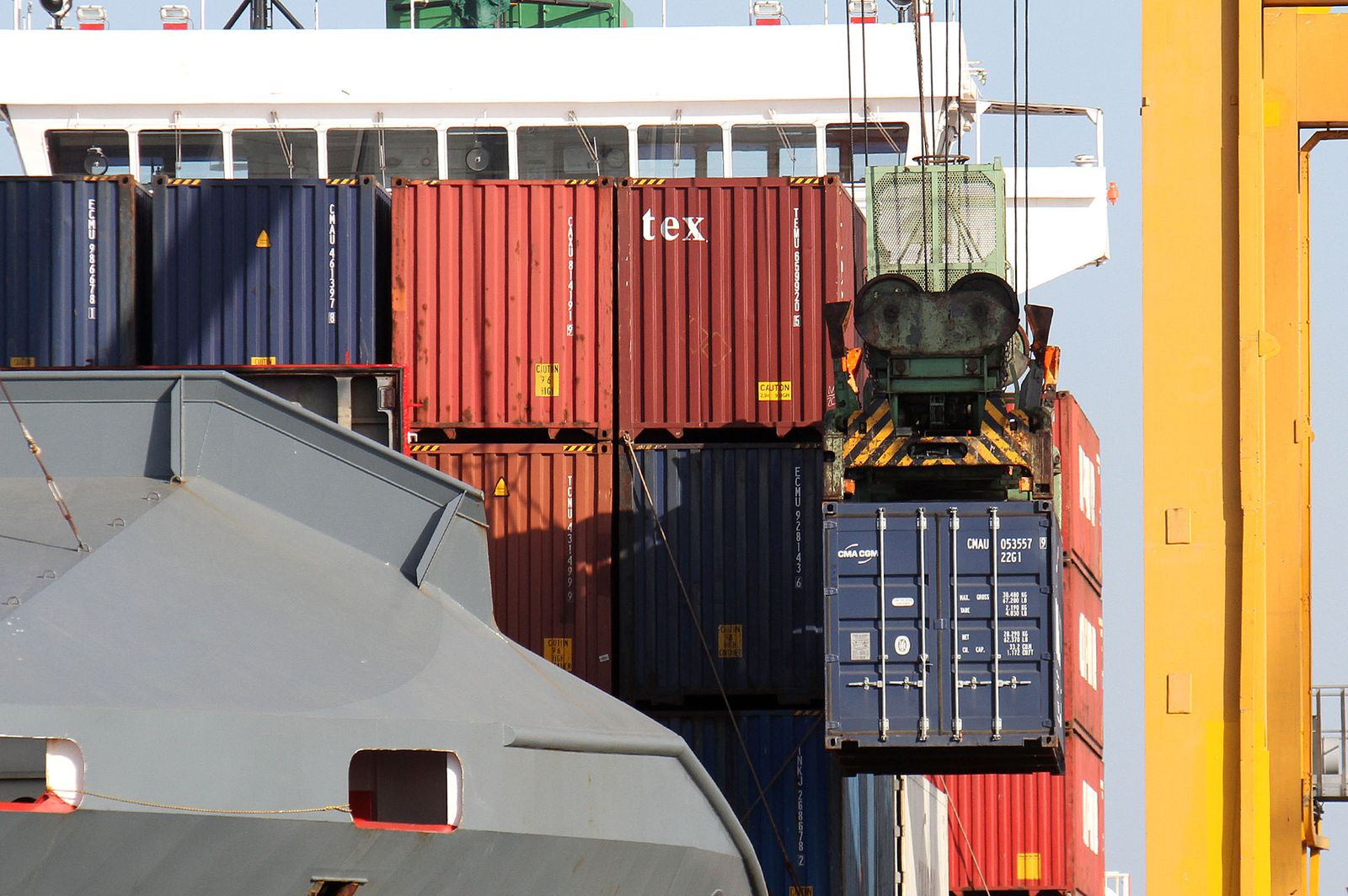 Contenedores en el puerto de Huelva