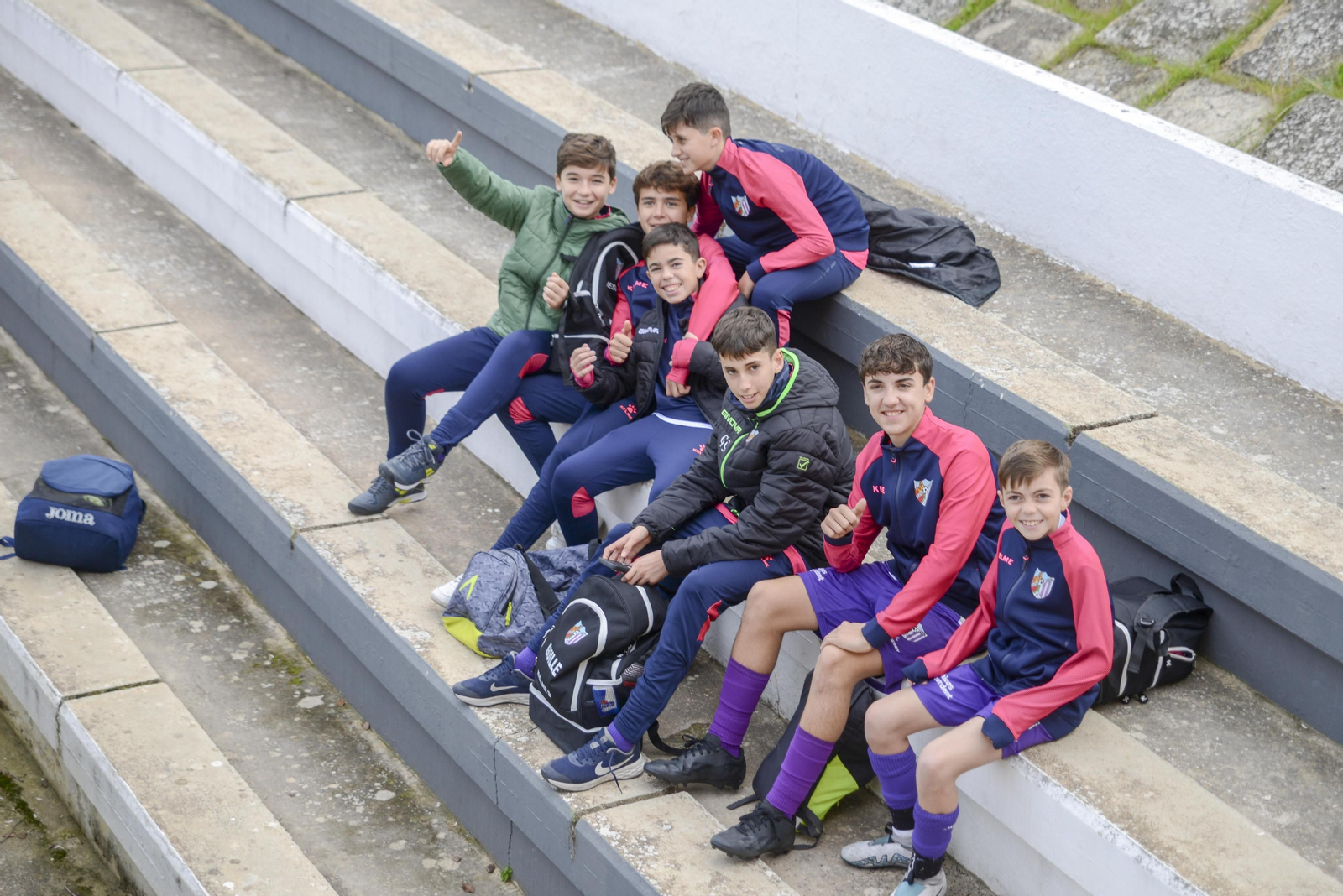 Más de 600 niños jiennenses juegan al fútbol para donar alimentos y juguetes en Navidad