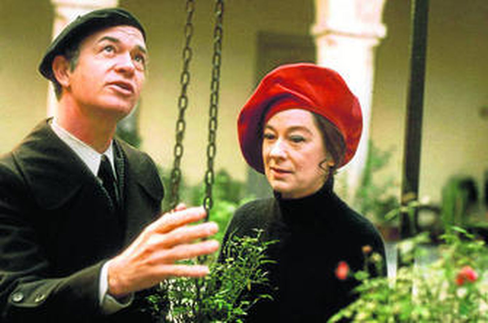 1. Elmer y Margaret, fotografiados a finales de los 70, haciendo turismo por España. 2. Margaret ante algunas de sus obras, entre ellas un cuadro que retrata a Henry Miller. 3. Imagen del joven Nelson Modlin en el piso de la Calle del Pez.