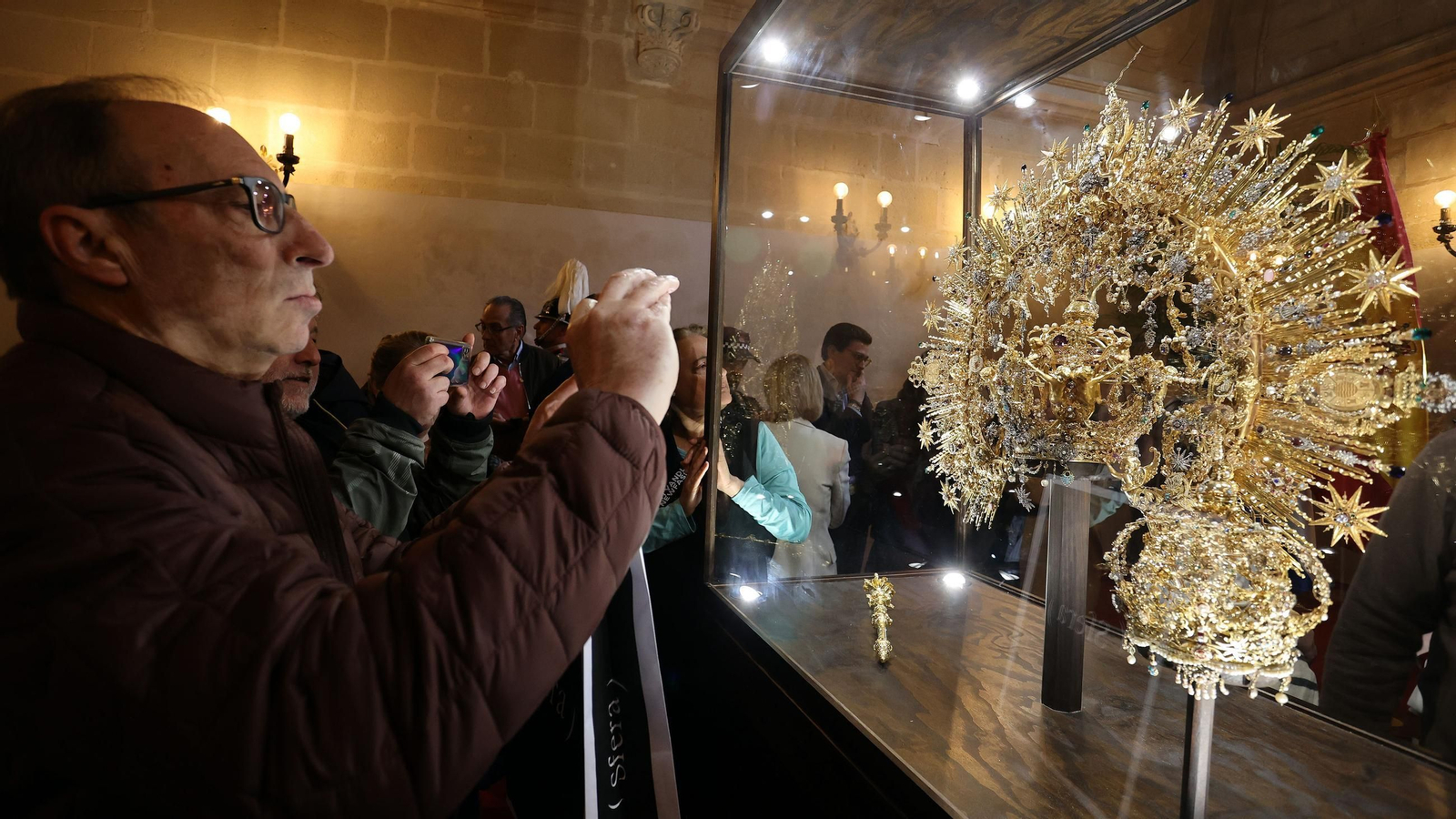 La Corona de la Virgen del Carmen en el Ayuntamiento de Jerez