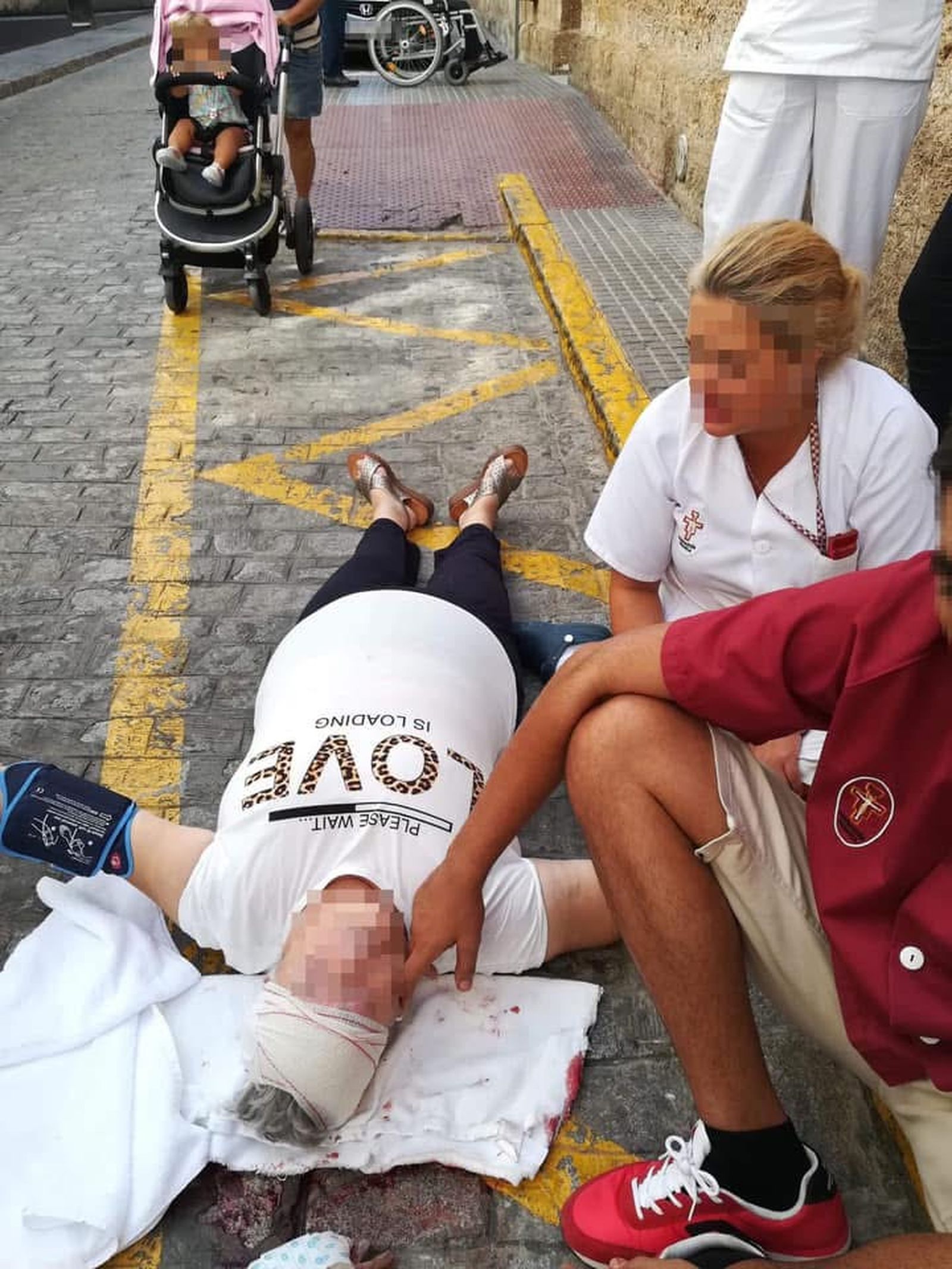 El mal estado de la acera en la calle Hércules
