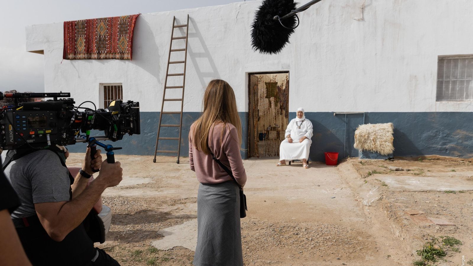 Melilla es la gran protagonista del filme, a través principalmente de las localizaciones exteriores. Melilla es la gran protagonista del filme, a través principalmente de las localizaciones exteriores.