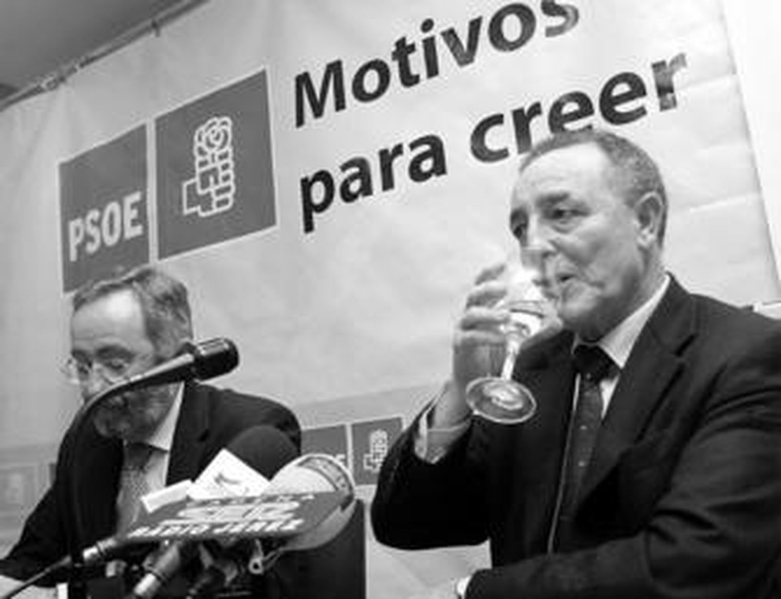 Francisco Lebrero e Hipólito García, ayer durante su comparecencia en el Hotel Barceló.