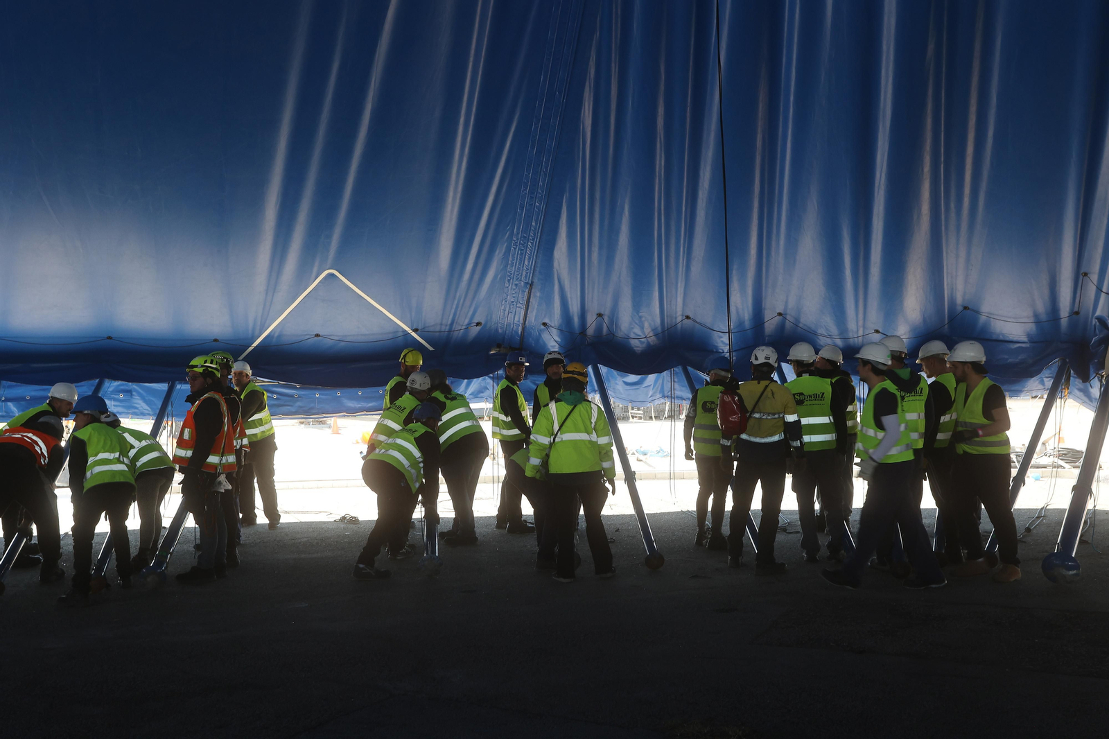 Subida de la carpa del Circo del Sol