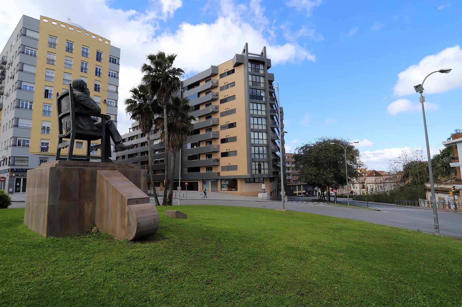 Una de las principales avenidas de Huelva.