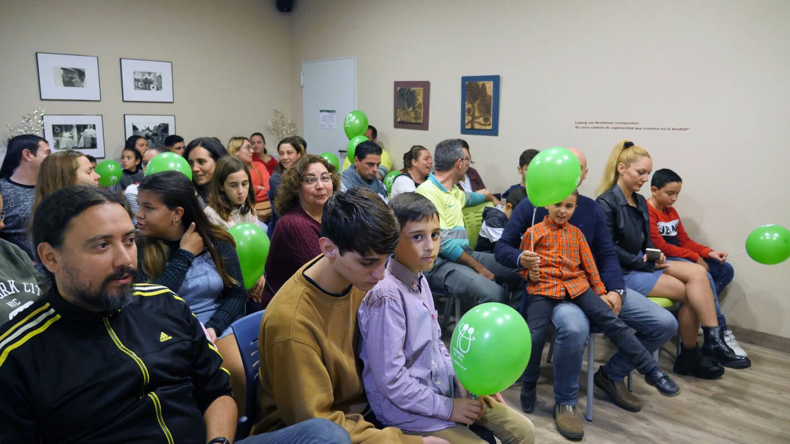 Algunos de los usuarios que acudieron a la cita.