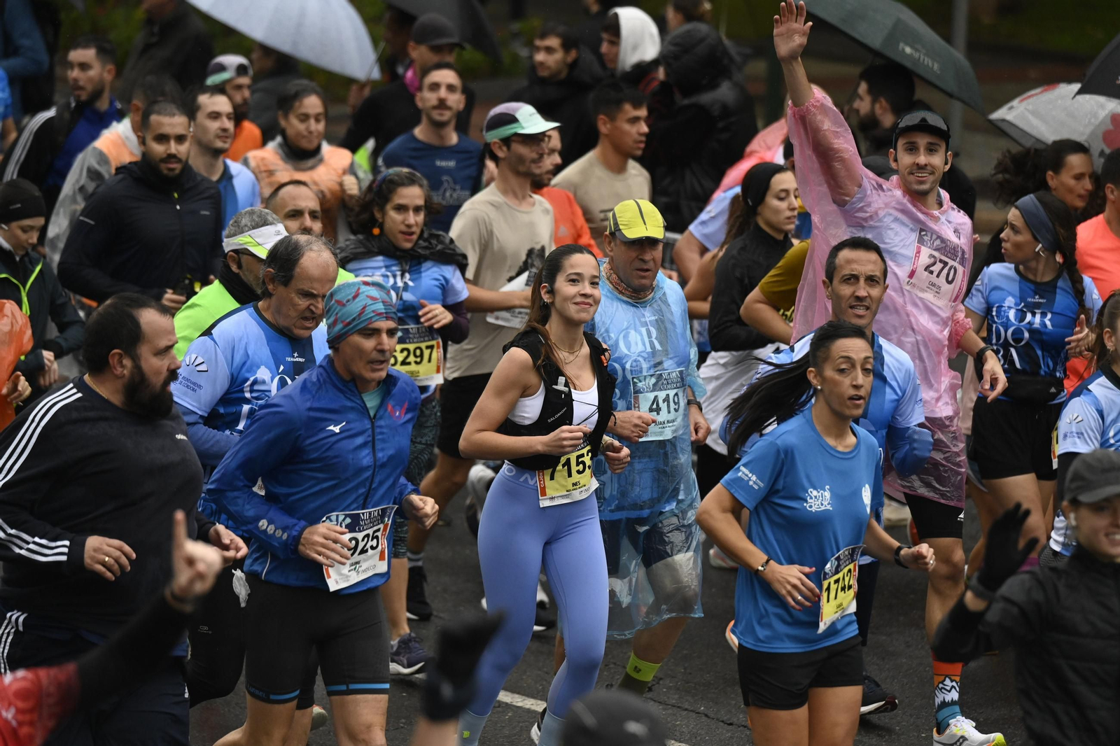Las mejores fotos de la espectacular salida de la Media Maratón de Córdoba 2025