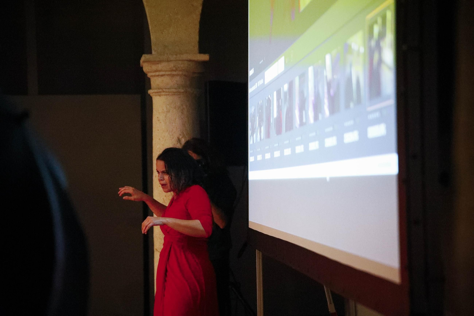 El Centro Andaluz de la Fotografía de Almería presenta el calendario 2025 con la actuación de la bailaora María Moreno, en imágenes